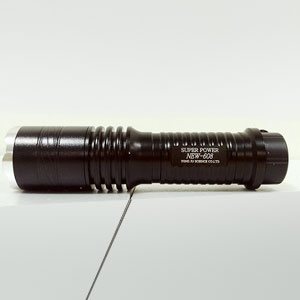 5瓦 充電 4段式LED手電筒 紫光 NEW-608